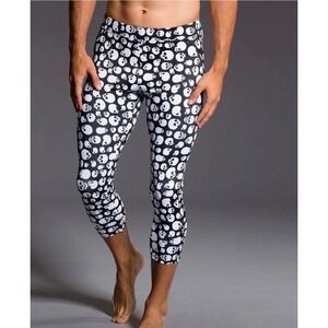 NWT Onzie Men Core Capri Skull Print Leggings Black White Yoga Gym Size L/XL